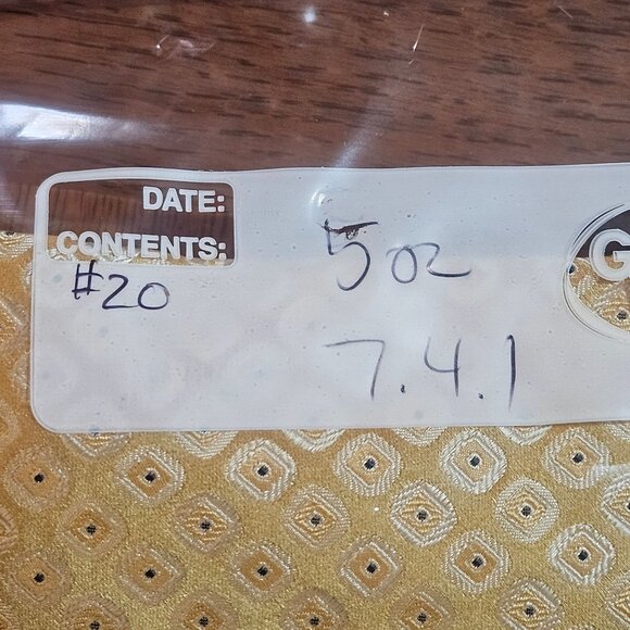 City Of London Gold Geometric Pattern Mens Necktie 100% Silk Business Court Core - Picture 9 of 11